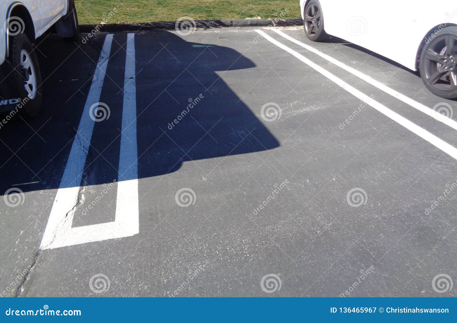 empty parking spot between two cars in a parking lot 2